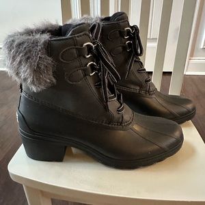 Sperry Syren Heel-9 BNIB